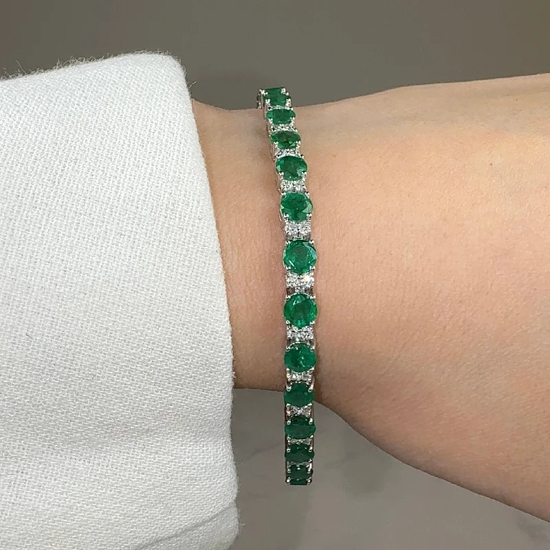 Ladies bracelets titanium options-Round Brilliant Diamond and Emerald 4 Claw Bracelet BRDE45345