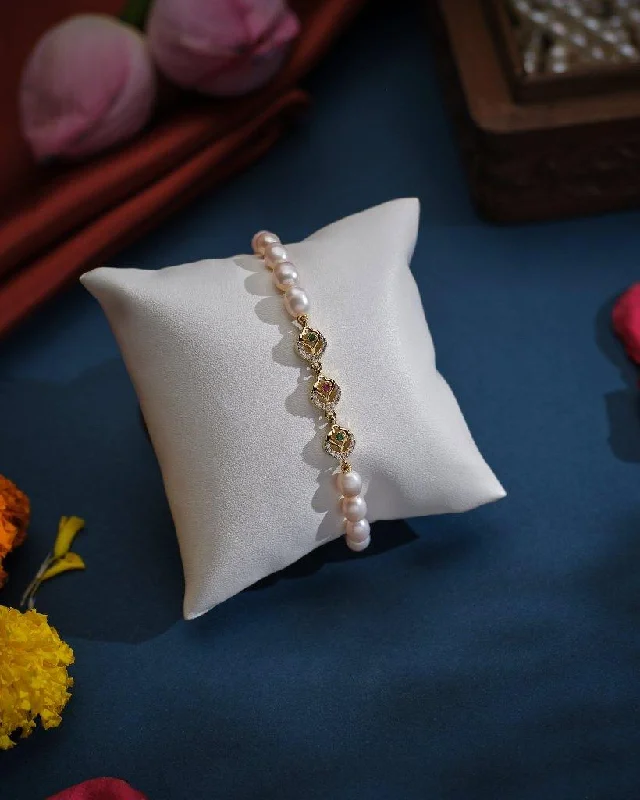 Ladies bracelets gift ideas-Helix Pretty Pearl Bracelet