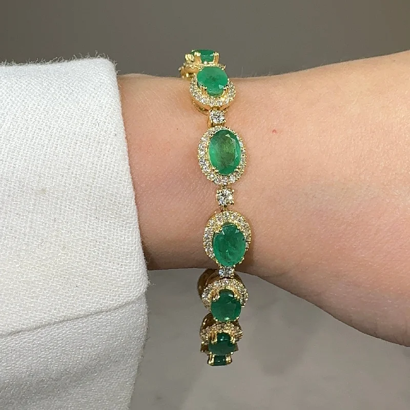 Ladies bracelets ruby gems-Oval Shape 9 Carat Emerald Center Featuring Diamond Halo Bracelet BRHAOCE