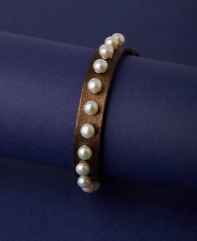 Ladies bracelets casual vibes-Fashionable Real Pearl Band Bracelet