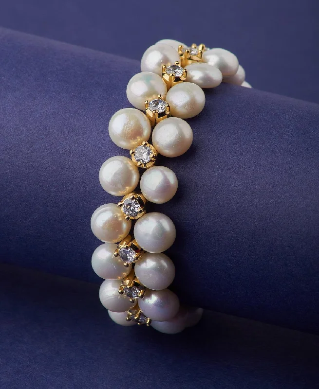 Ladies bracelets social media trends-Gorgeous Gold Pearl Bracelet