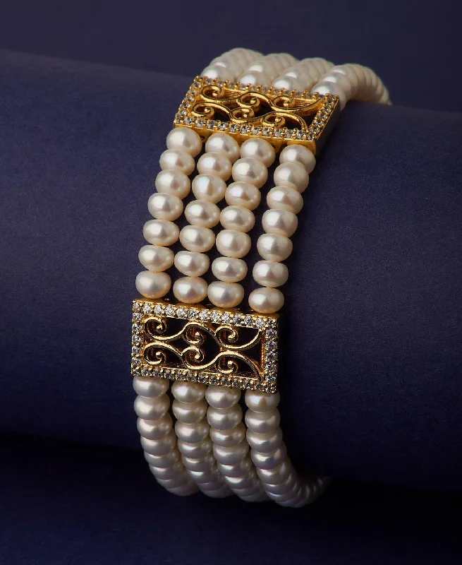 Ladies bracelets classic looks-Gorgeous Golden Real Pearl Bracelet