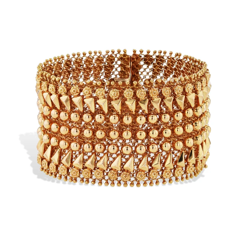 Ladies bracelets youthful charm-18kt. Yellow Gold Estate Bracelet