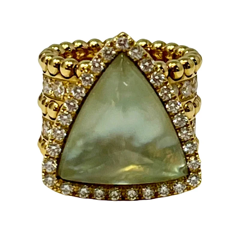 Ladies ring physical stores-Damaso 18K Gold Ring with Triangular Shaped Green Amethyst