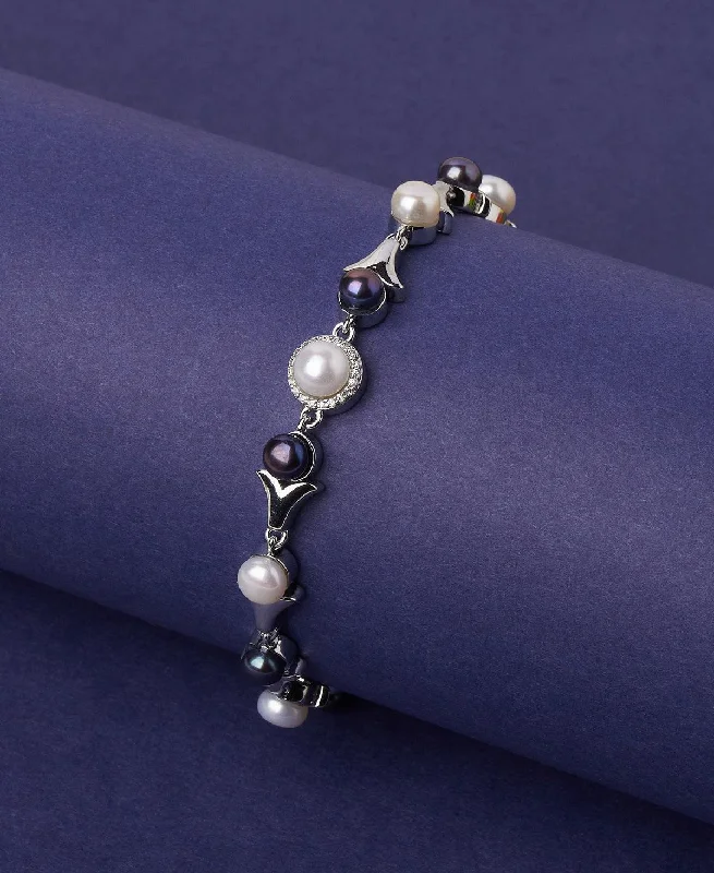 Ladies bracelets openwork patterns-Fashionable Stone Studded Pearl Bracelet